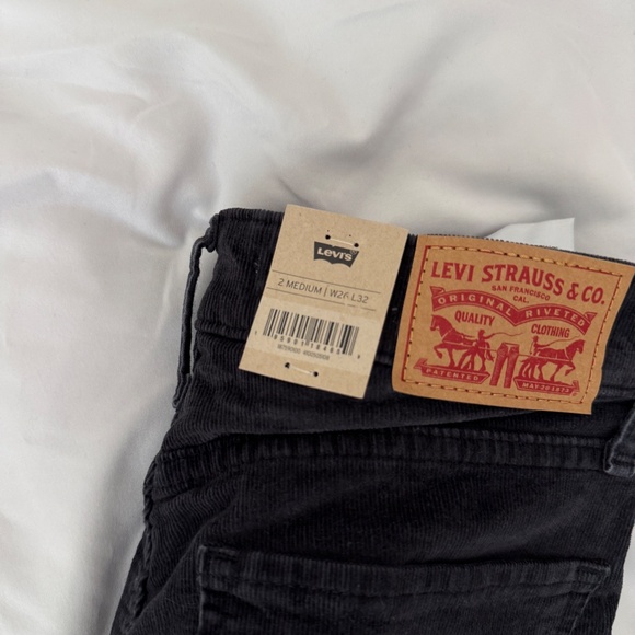 levi's bootcut jeans  size 26  details: -inseam: 32 inches  -NWT -725 high rise - Picture 4 of 5
